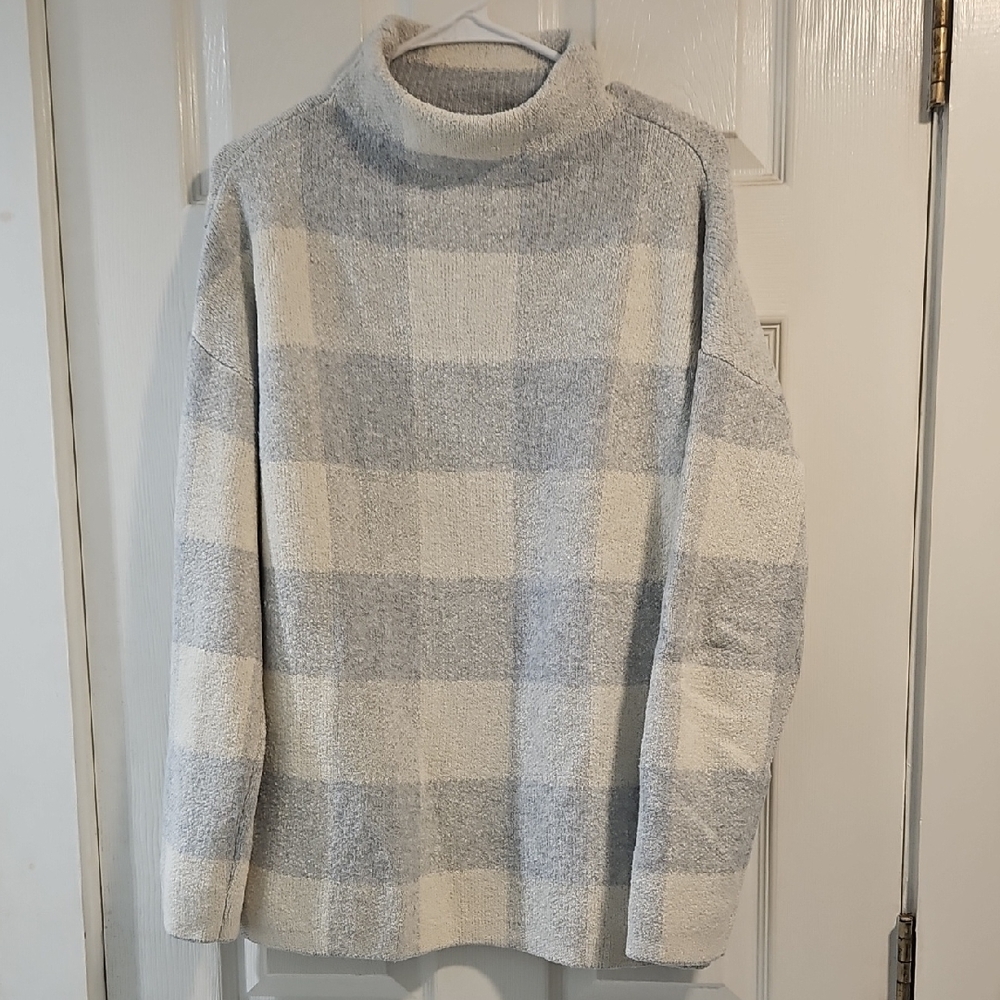 Christian Siriano Men's Turtleneck in Light Gray and Cream